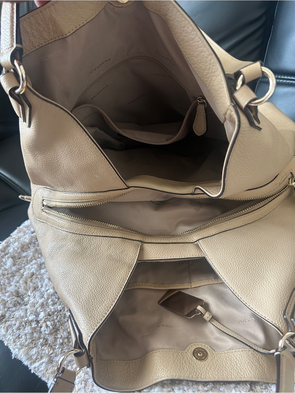 Classic Coach Pebbled Leather Hobo Bag in Beige - Picture 5 of 10